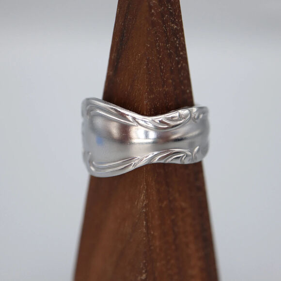 Royal Coronation Spoon Ring Size 11 Floral Leaf Stainless Steel Polished Vintage - Picture 3 of 10